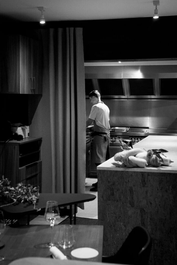 Interior design and open kitchen at Reflet d'Obione one star guide Michelin in Montpellier by food photographer Milie Del