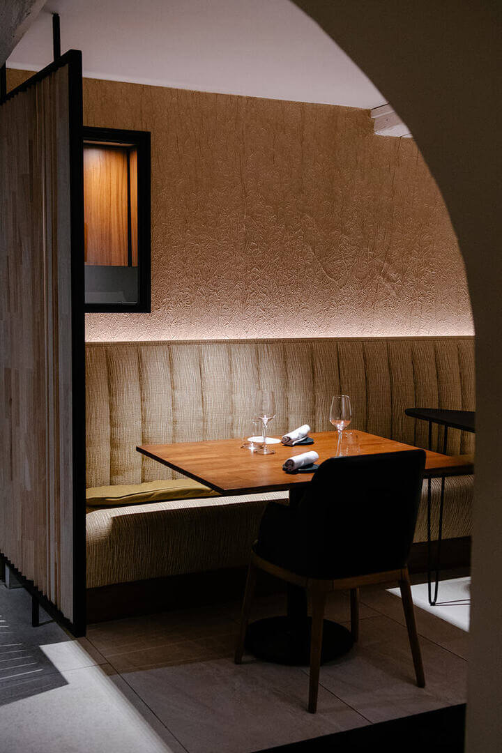 Interior design at Reflet d'Obione one star guide Michelin in Montpellier by food photographer Milie Del