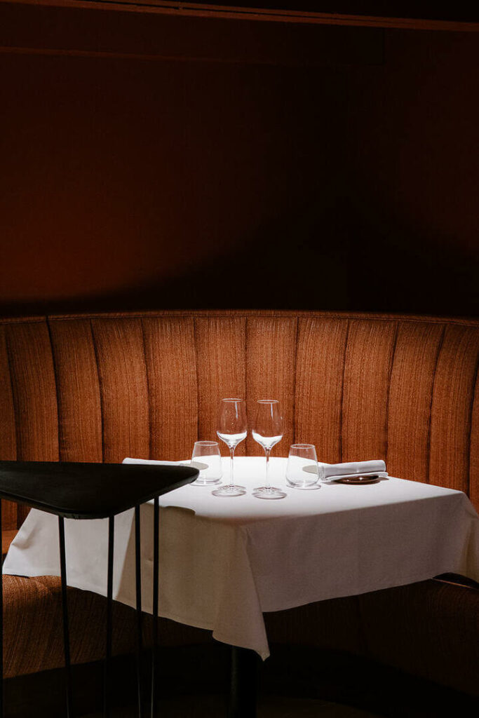 Interior design and tables at Reflet d'Obione one star guide Michelin in Montpellier by food photographer Milie Del