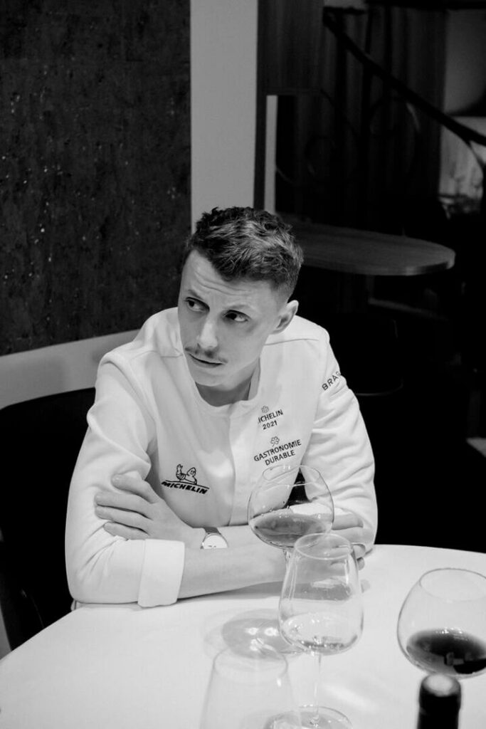 Milie Del photographie le chef Laurent Cherchi au restaurant reflet d'obione