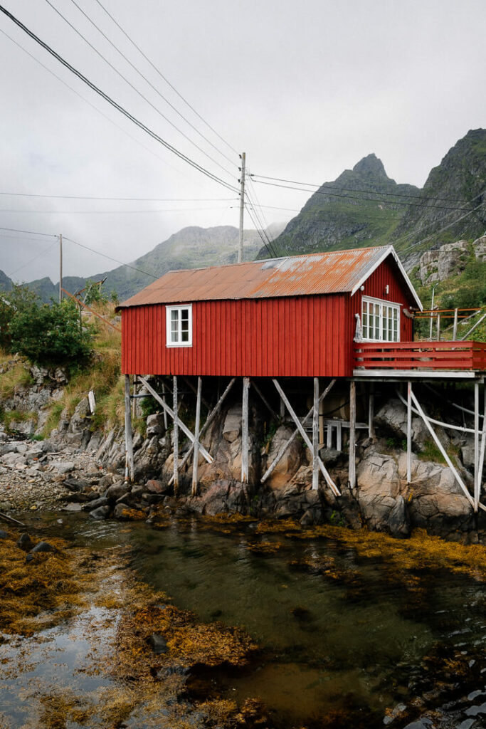 A i Lofoten red house