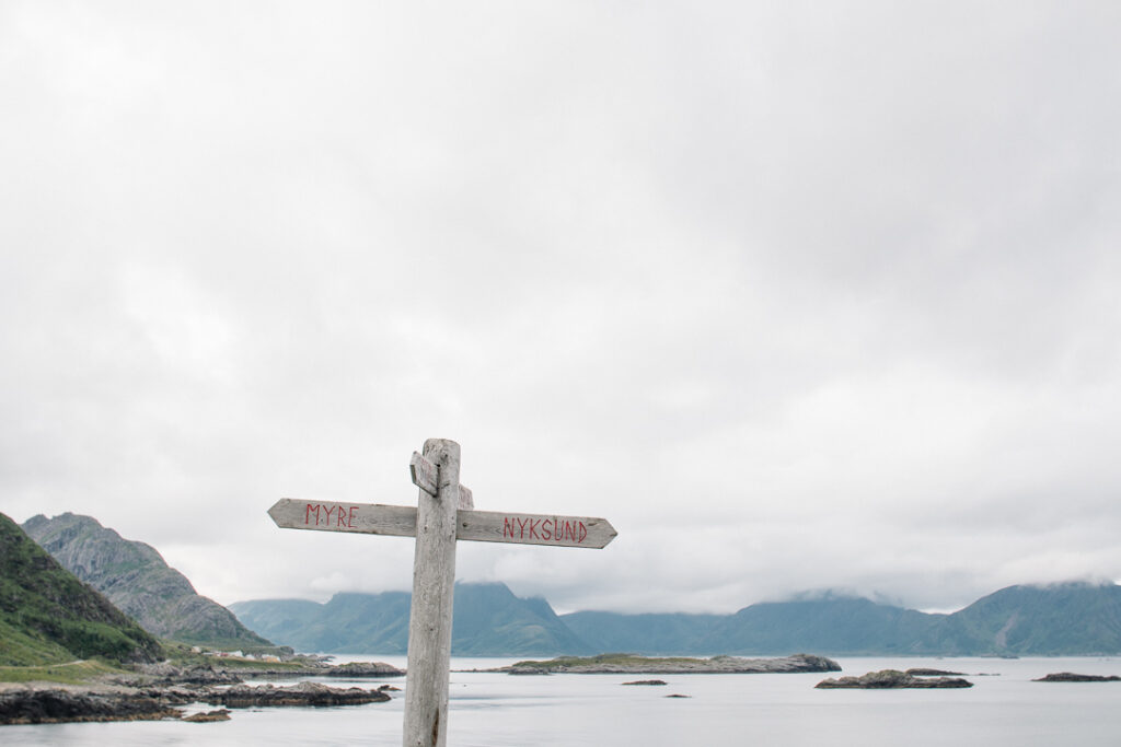 Panneau directionnel Nyksund et Myre
