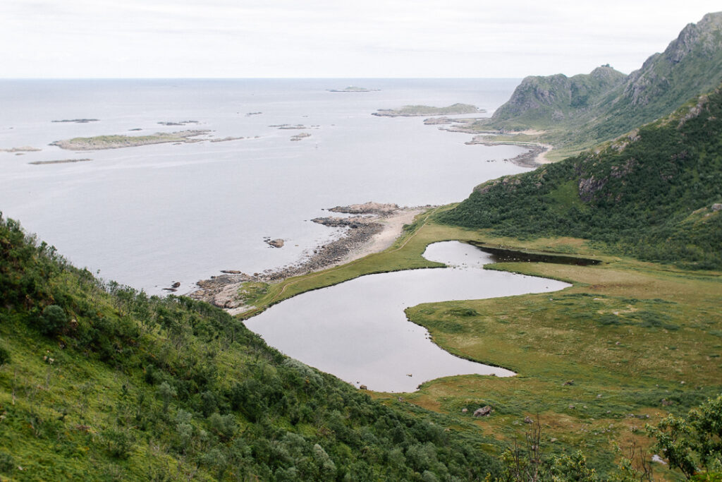Mer, lac et montagnes à Nyksund 