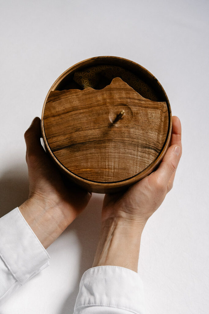 Bocal vert suspendu chez Reflet d'Obione photographié par Milie Del