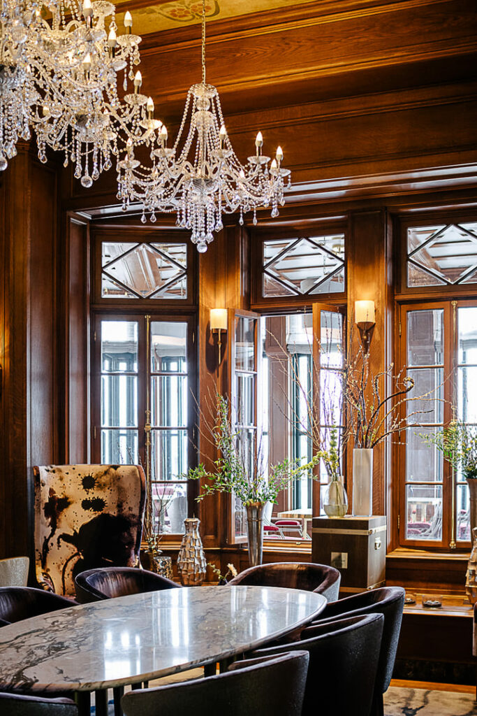 Salle du restaurant Fleurs Fairmont Frontenac Québec
