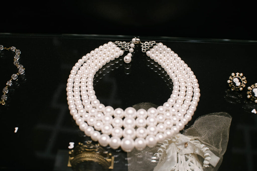 Collier de perle fairmont frontenac hotel Quebec Canada