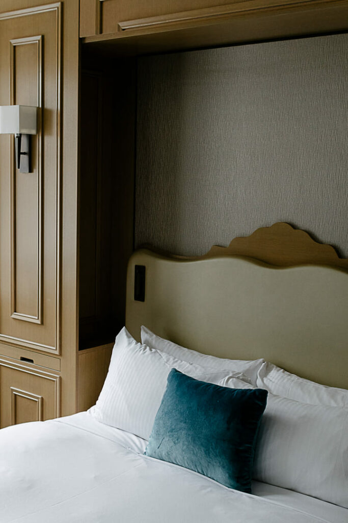 Interior Design Lit Fairmont Frontenac Québec